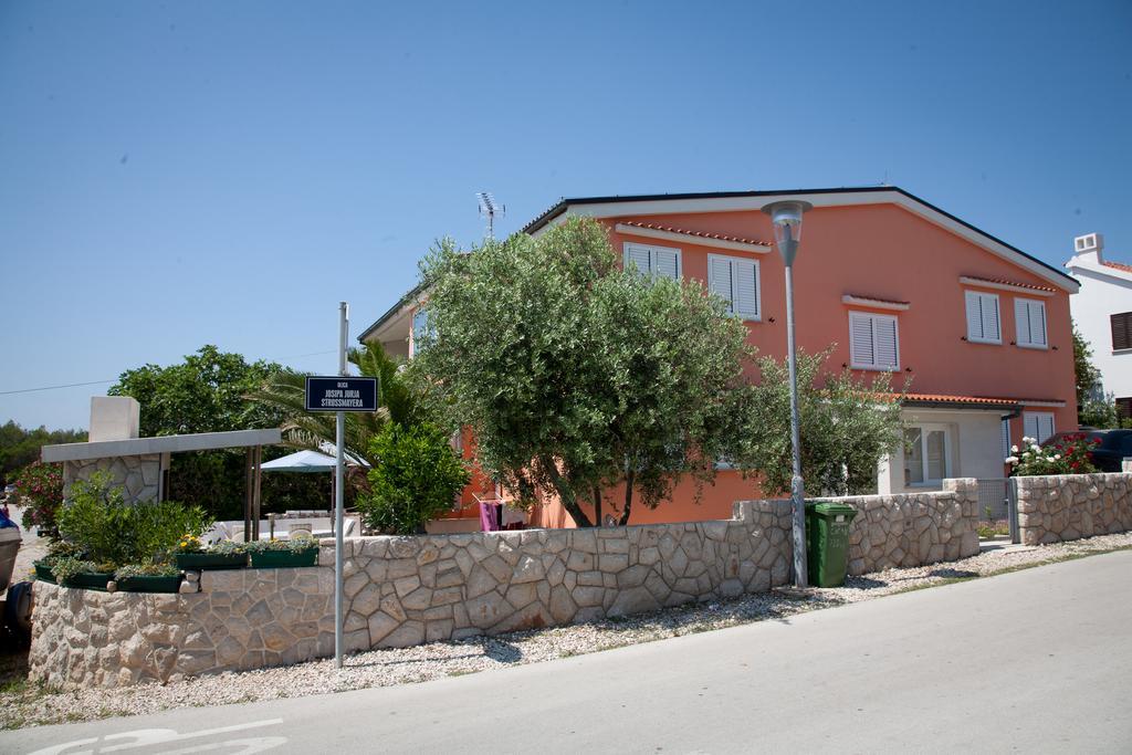 Apartment Adriana Povljana Kültér fotó